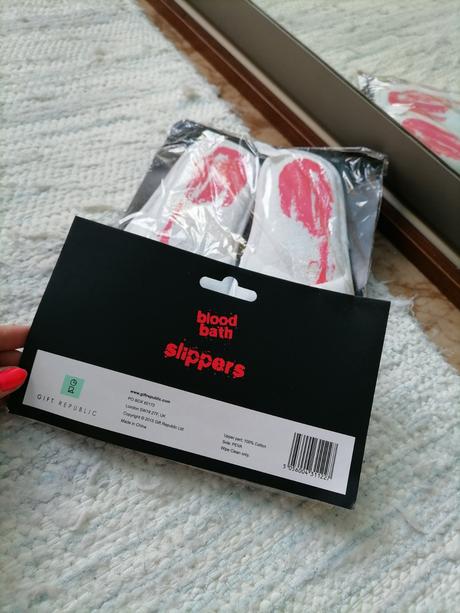 Krvavé šľapky vhodné na halloween,