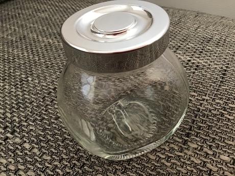 Mala sklenená dóza, výška 8 cm,