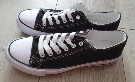 Čiernobiele tenisky, 39