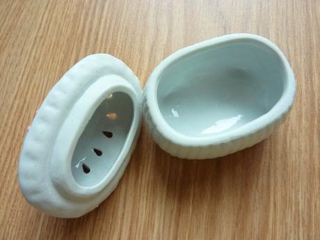 Dekoračná keramická dózička, oválna,