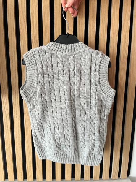 Sivá chlapčenská vesta, 128