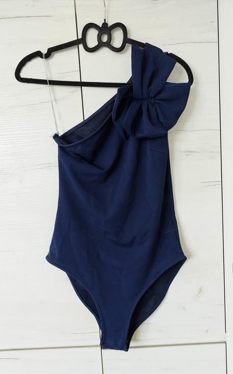 Dámske body na jedno rameno, 