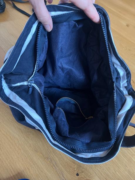 Latkova taska so zipsom, 