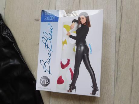 Nohavice elastické čierne lakové, s