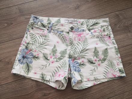 Skvelé pohodlné šortky, colins,38