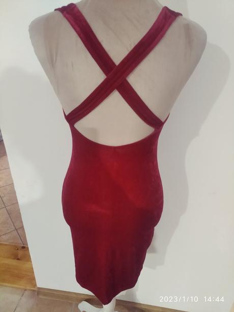 Nadherne vinove saty, 38