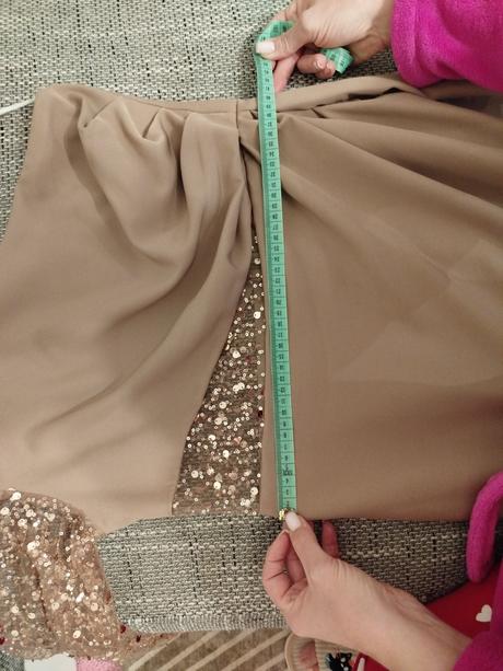 Spoločenské šaty, 42