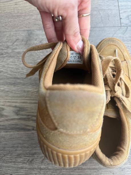 Tenisky, reserved,35