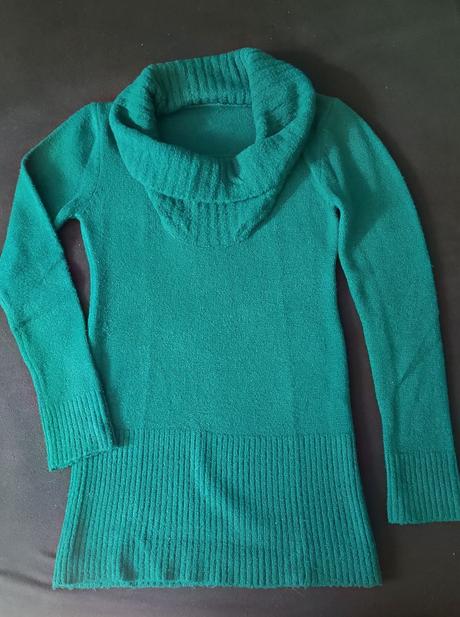 Pulover so širokým rolákom, s