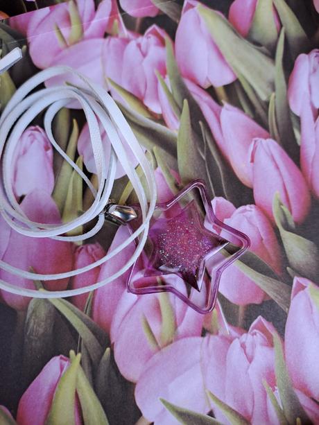 Náhrdelník na koženej šnúrke, 