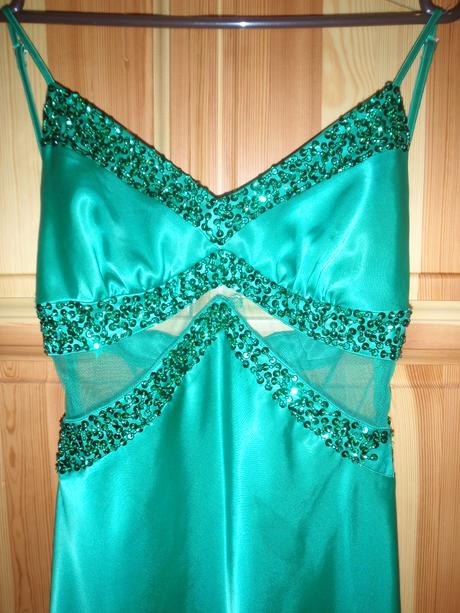 Spolocenske zelene saty, 38