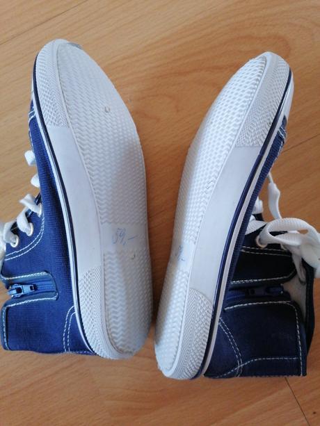 Tenisky nenosené, 36