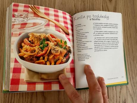 Kniha receptov - varíme pre priateľov,