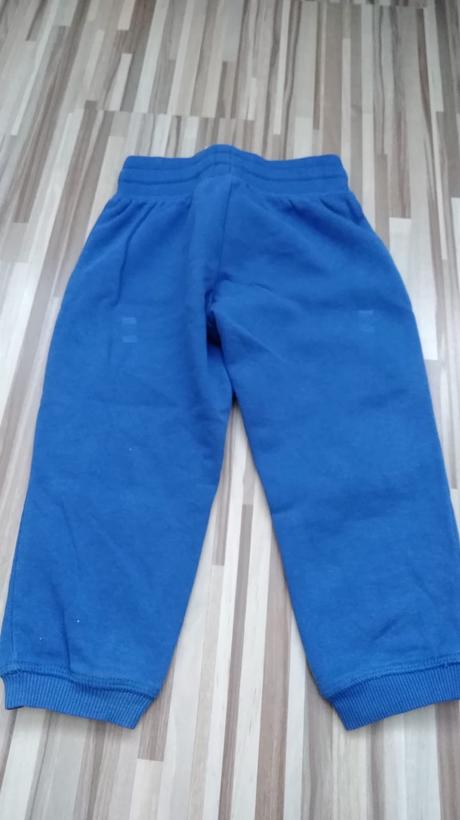 Modre teplaky, lupilu,86