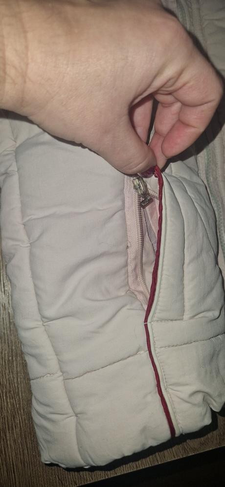 Bledučko ružová bunda, 122