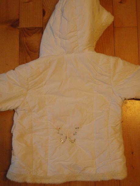 Biela bunda s motýlikom, tup tup,80