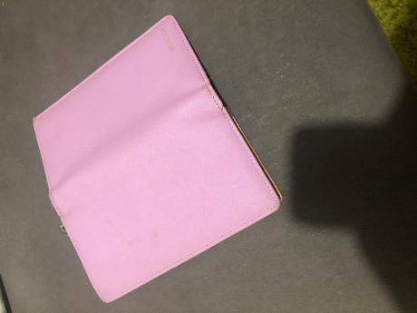 Ružová kožená peňaženka, 