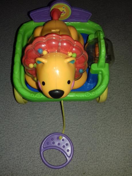Hračka - vozík s levom fisher price,