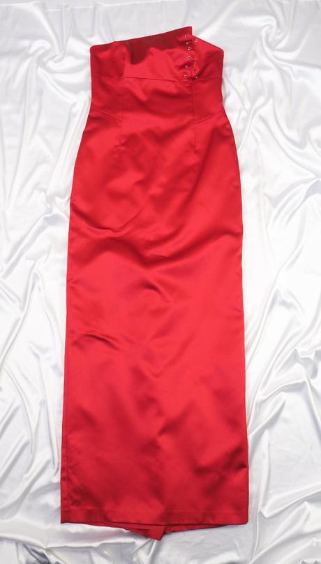 Kvalitné červené spoločenské šaty, s