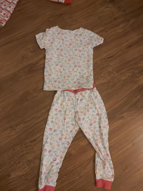 Motylikove pyzamo, f&f,122