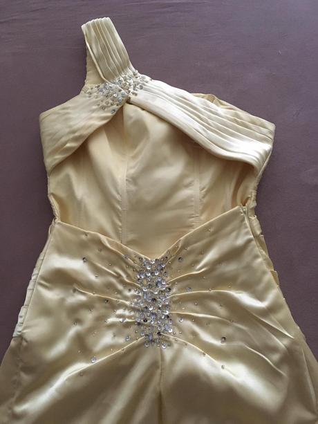 Žlté spoločenské šaty, s