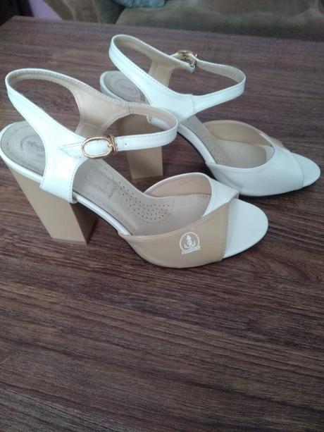 Nove sandale, 40
