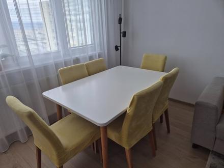 Rozkladací jedálenský stôl,
