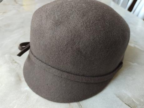 Klobúk farby kávy, 