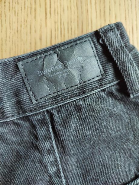 Kraťasy s vysokým pásom, bershka,36