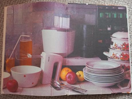 Gazdinkám od a do z - stará kniha vydaná v r. 1985,