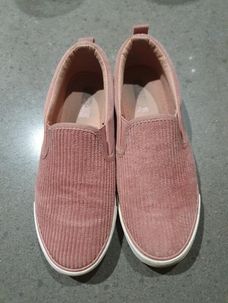Slip on, reserved,36