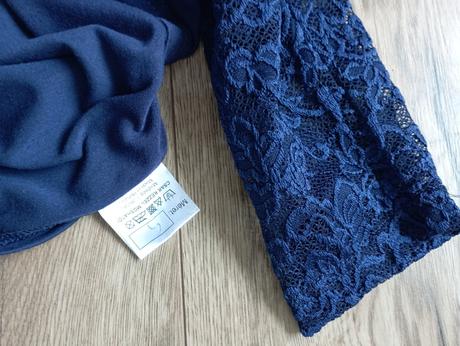 Modré elastické šaty s čipkou, s