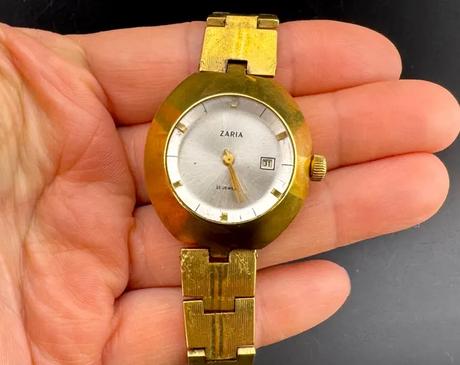 Starožitné náramkové hodinky zaria, 