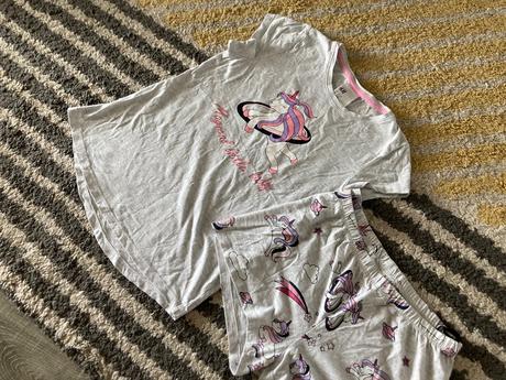 Jednorožcové letné pyžamo 134/140, h&m,134