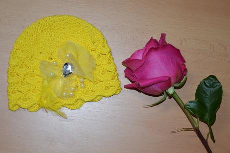 Háčkovaná čiapočka s kvetom, <50 - 158