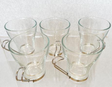 Poháre s kovovým uškom, 