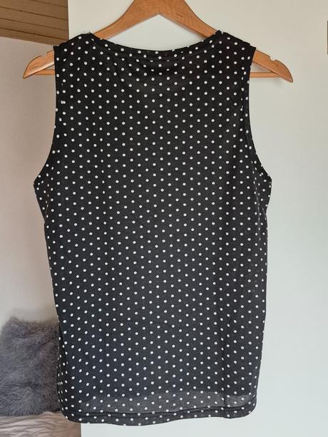 Čierny top bez rukávov s bielymi bodkami, 40