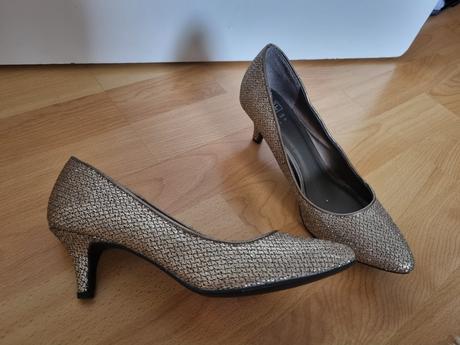 Zlatisté lodičky, 36