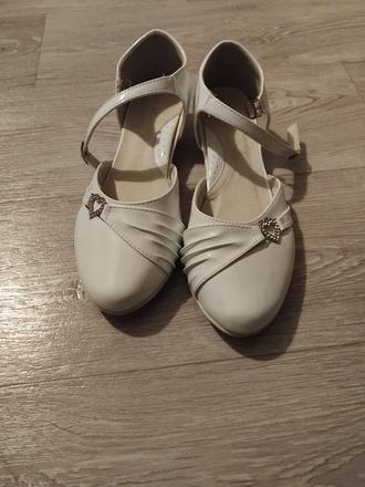 Dievcenske topanky, 38