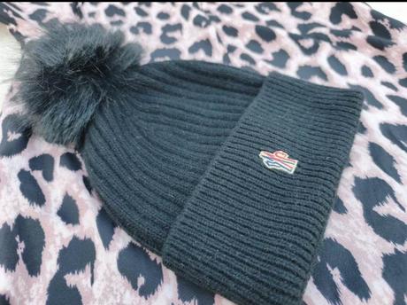 Originál moncler grenoble zimná čiapka s brmbolcom,