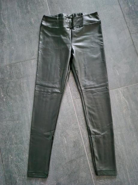 Čierne lesklé legíny, esmara,m