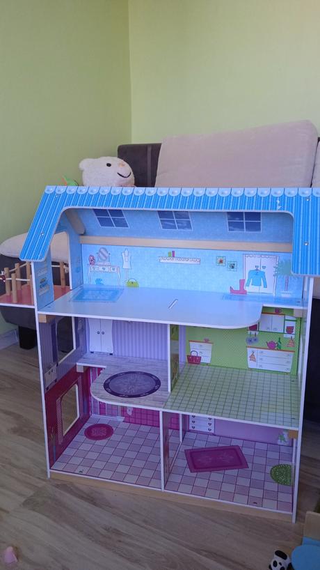 Drevený domček pre bábiky, 