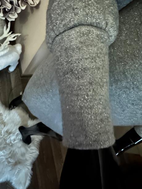 Úpletové sivo-strieborné šaty zn. magenta, l / m