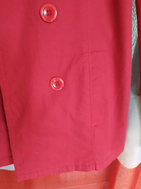 Červený krátky trenčkot, l