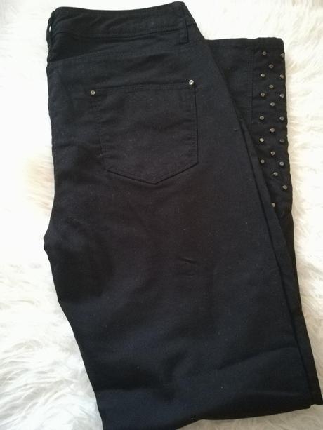 Čierne nohavice, 44