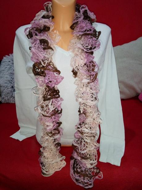 Háčkovaný volánový šál, 