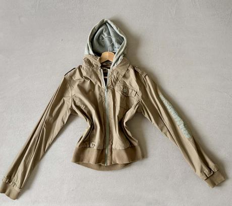 Béžová bunda s kapucňou, s