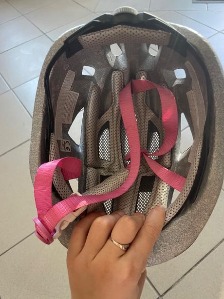 Cyklistická prilba, s