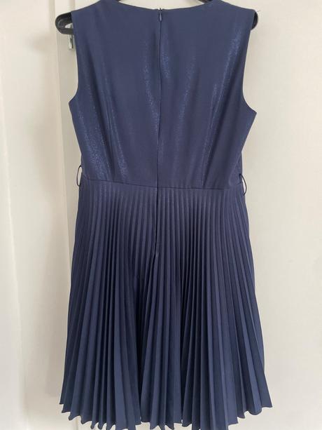 Slávnostné plisované šaty, 44