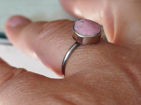 Prsteň s rodonitom,